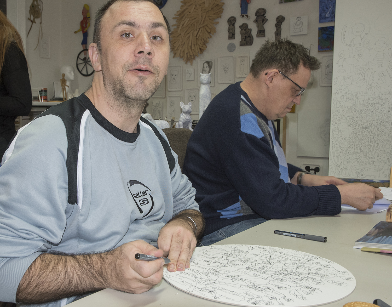 Danny Scholz - Atelier blau, Worms - zeichnet das Germens Hemd "Artikel 3GG"
