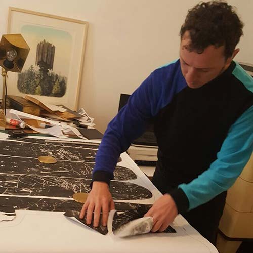 GERMENS Knstler Wilhemd Frederking druckt das Hemdmotiv SK8B
