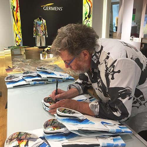 Knstler Gregor-T. Kozik signiert das Original GERMENS Hemd TIKITIKI