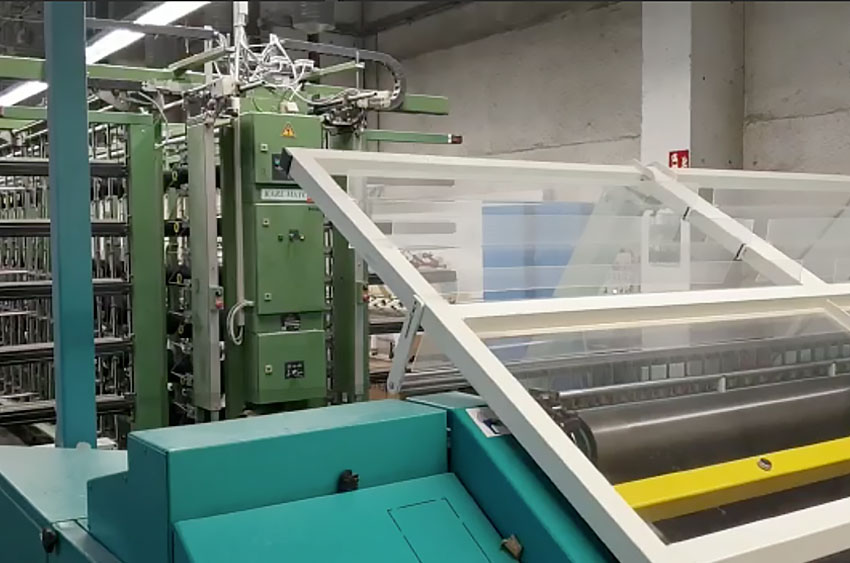 Create a web chain - Cotton fabrics are the material basis for the GERMENS shirts and blouses