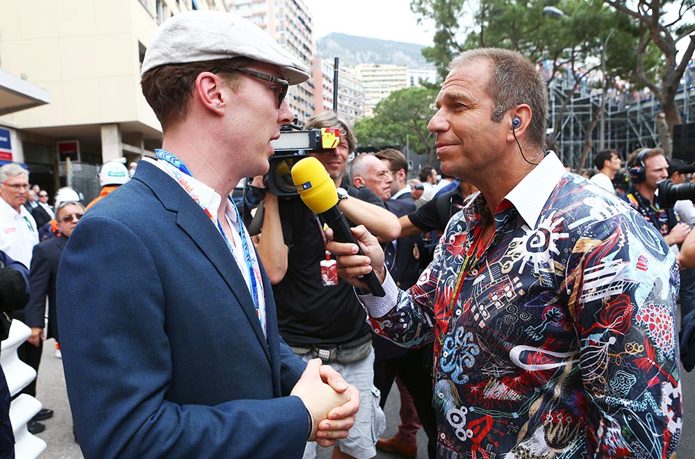 RTL-Moderator Kai Ebel trägt das GERMENS Hemd MAMBO während der Formel 1 in Monaco, 2014. Er ist im Gespräch mit dem Schauspieler Benedict Cumberbatch. Hemdkünstler: René König, Foto: Alexander Trienitz