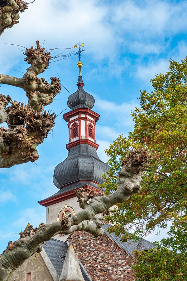 Kirchturm der Kirche St. Jakobus in Rdesheim am Rhein