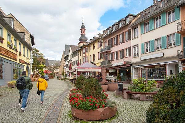 Marktplatz mit Kirche St. Jakobus in Rdesheim am Rhein