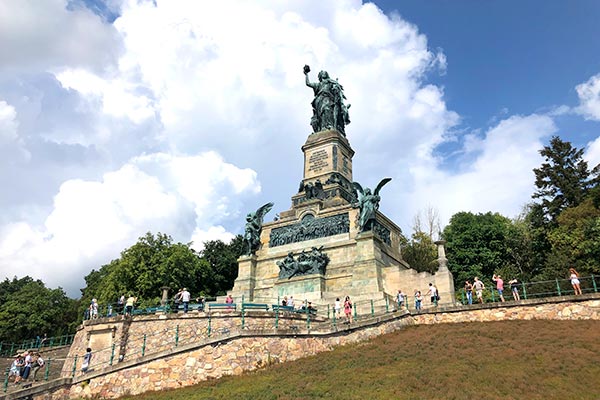 Das bekannte Niederwalddenkmal in Rdesheim am Rhein