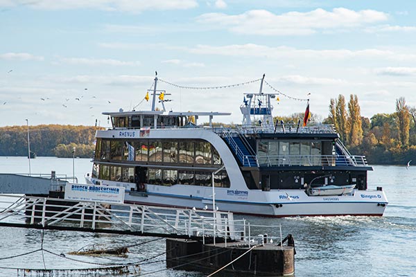 Schifffahrt auf den Rhein in Rdesheim am Rhein