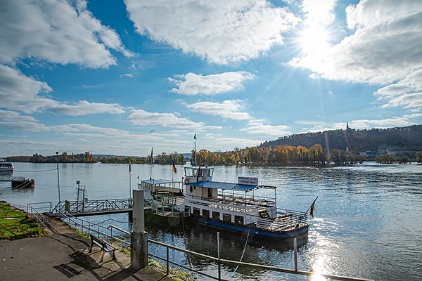 Schifffahrt auf den Rhein in Rdesheim am Rhein