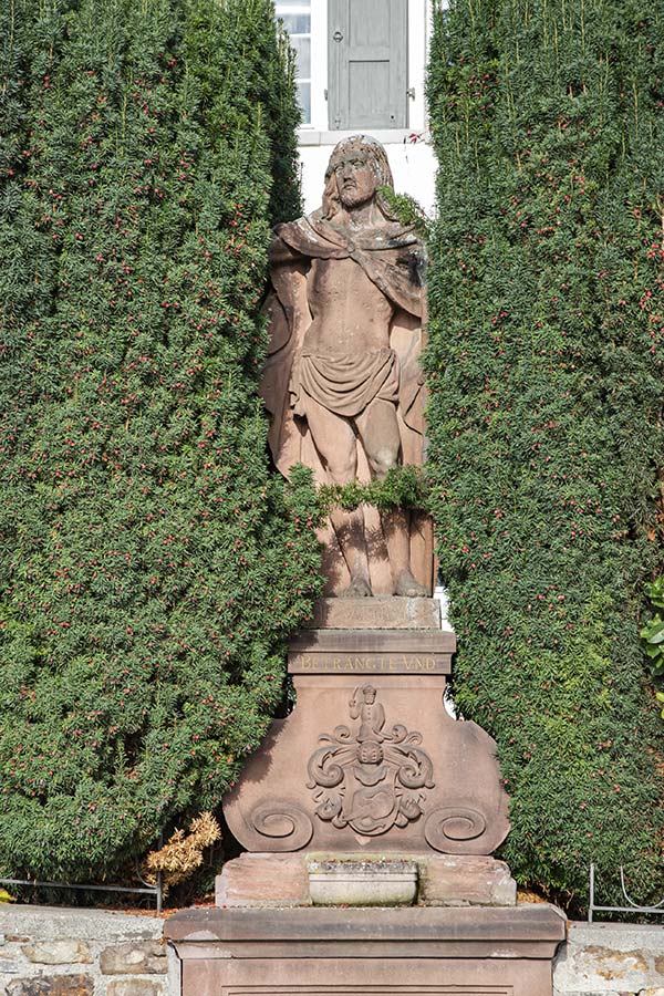 Eine Skulptur in Rdesheim am Rhein