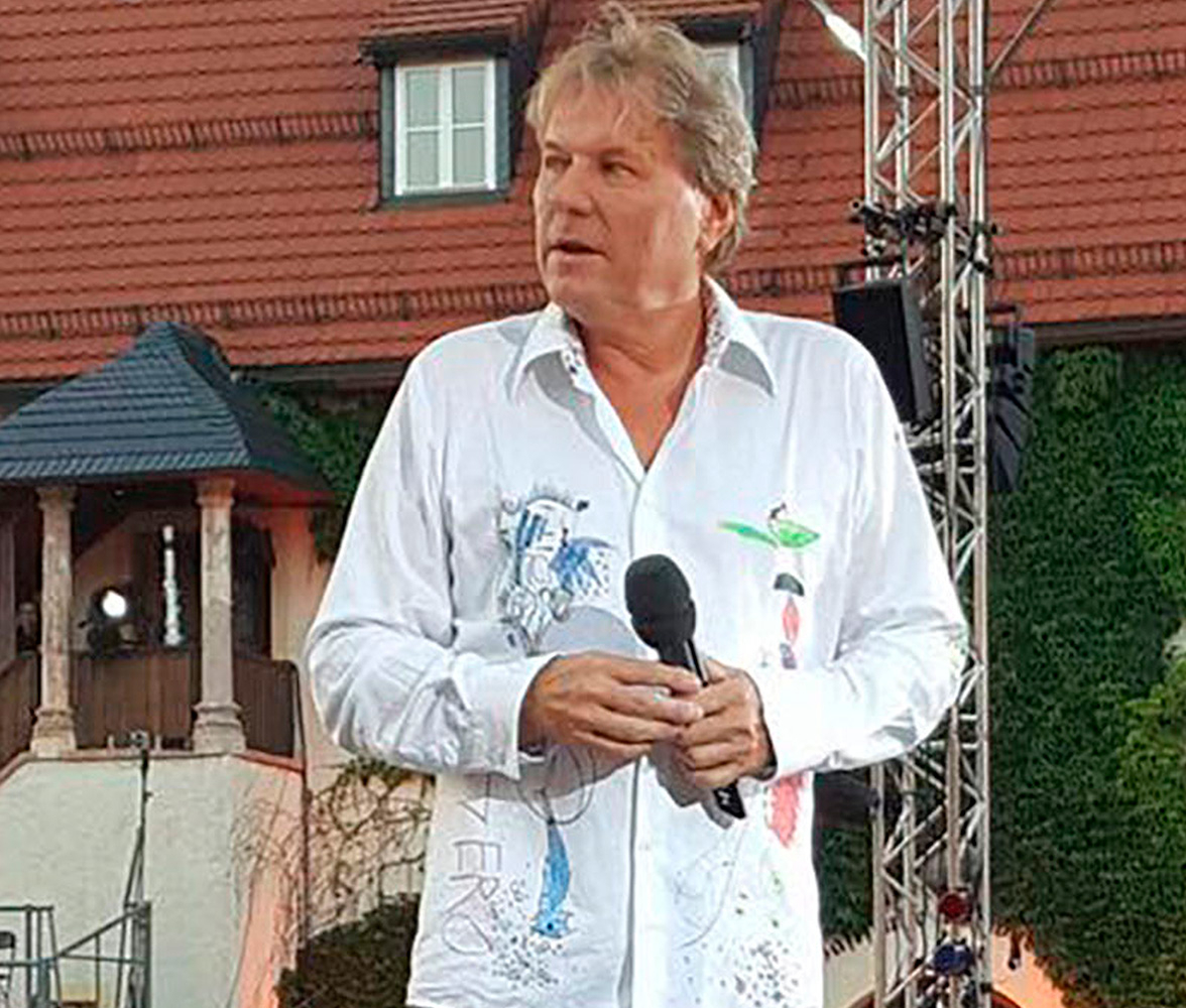 Bernhard Brink lleva una camisa GERO & GREGOR de GERMENS