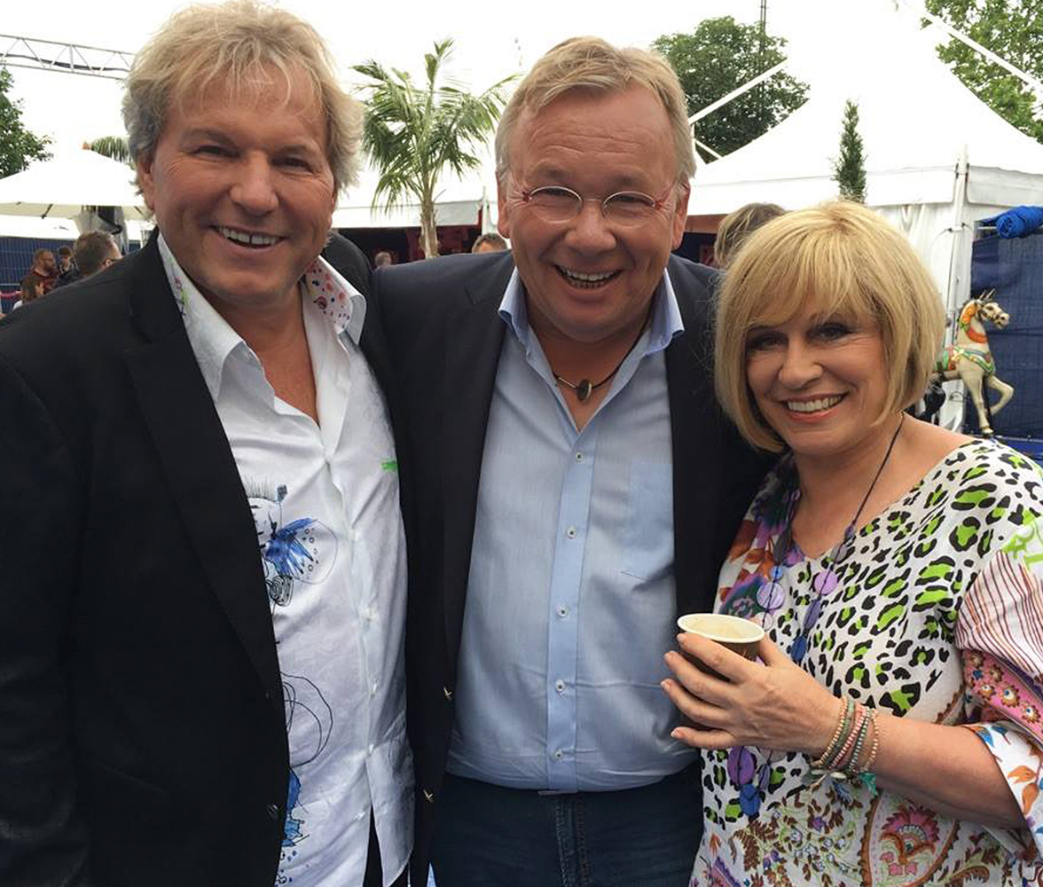 Bernhard Brink lleva una camisa GERO & GREGOR de GERMENS