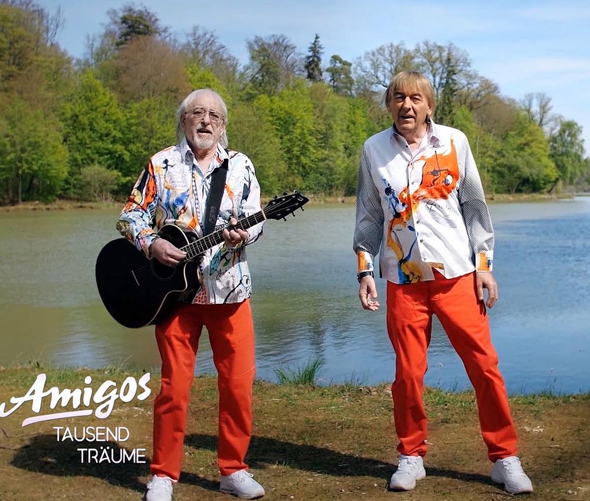 Los AMIGOS llevan camisetas de GERMENS: «PARADIES» y «HERZBLUT»