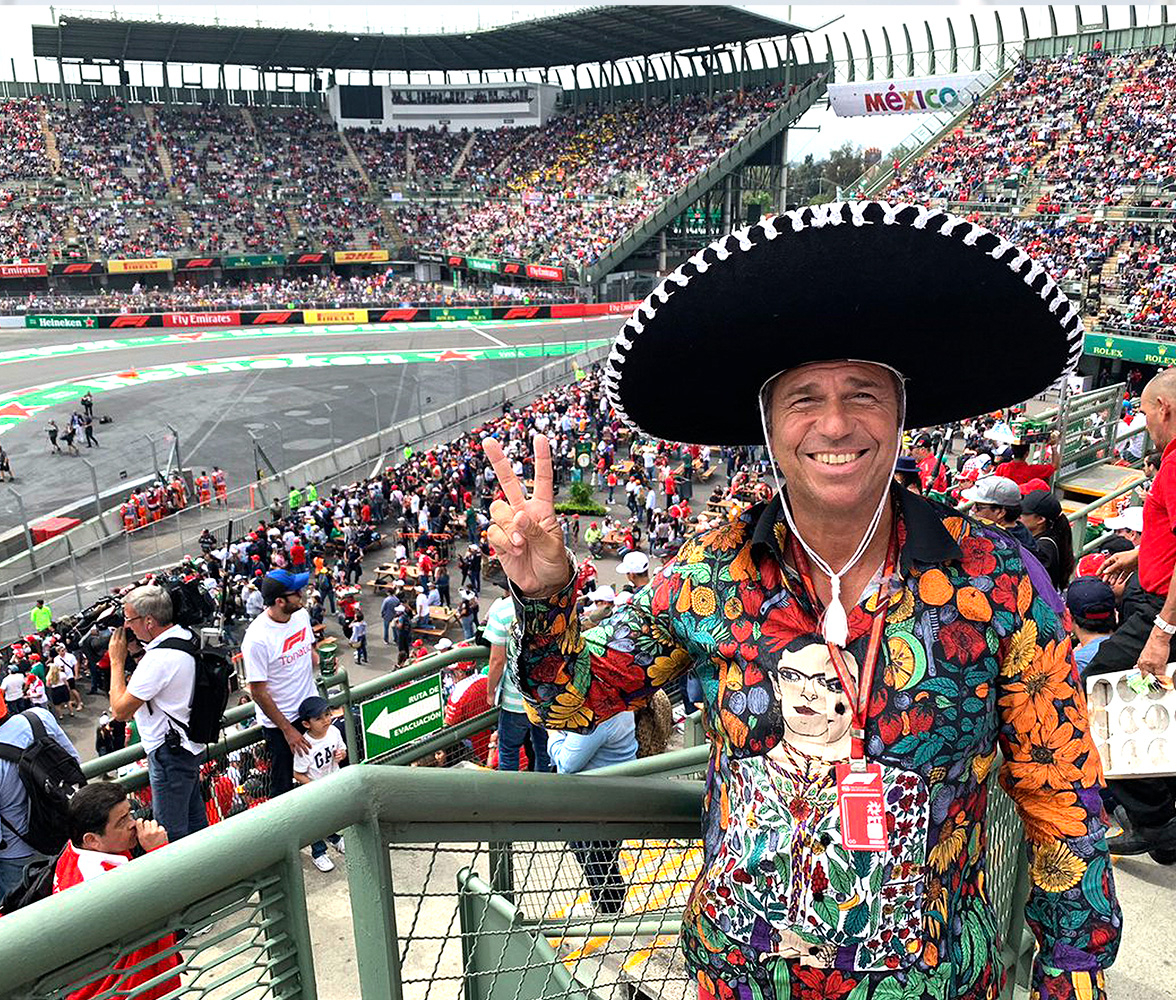 Kai Ebel lleva la camisa BLUMEN MEXICOS de GERMENS