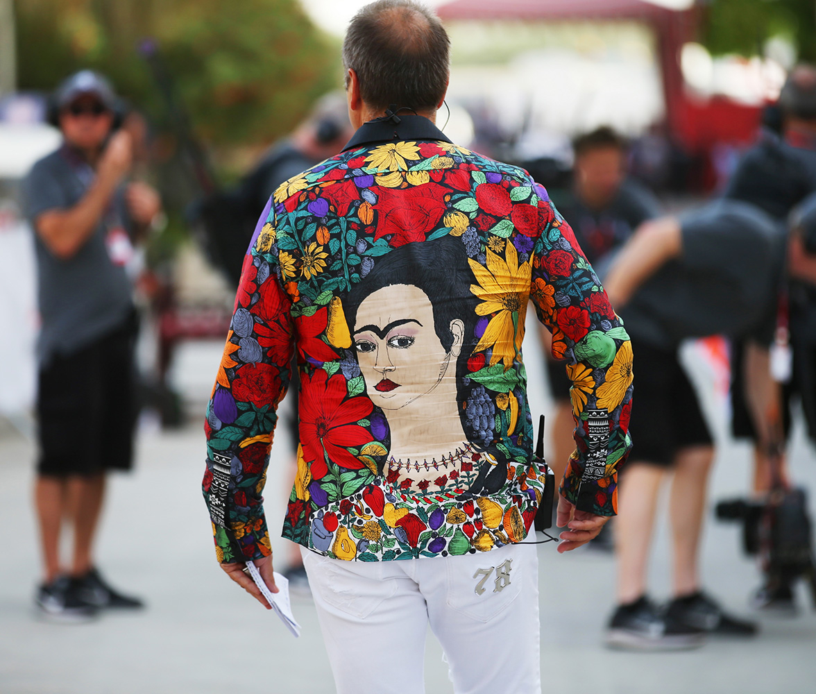 Kai Ebel lleva la camisa BLUMEN MEXICOS de GERMENS