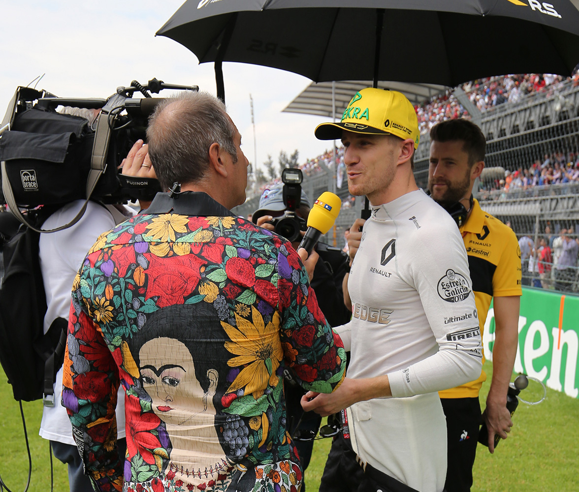 Kai Ebel lleva la camisa BLUMEN MEXICOS de GERMENS