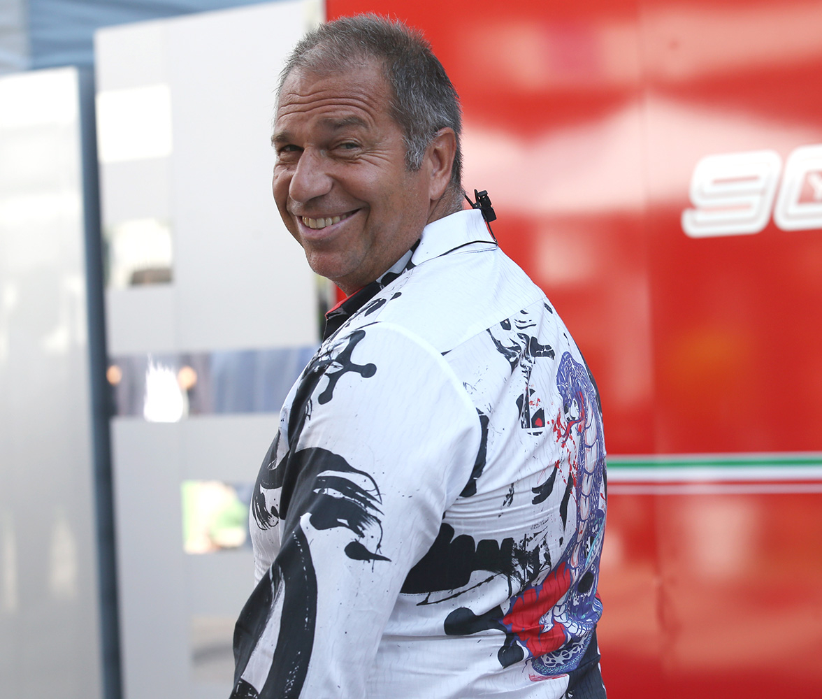 Kai Ebel lleva la camisa COBRA de GERMENS