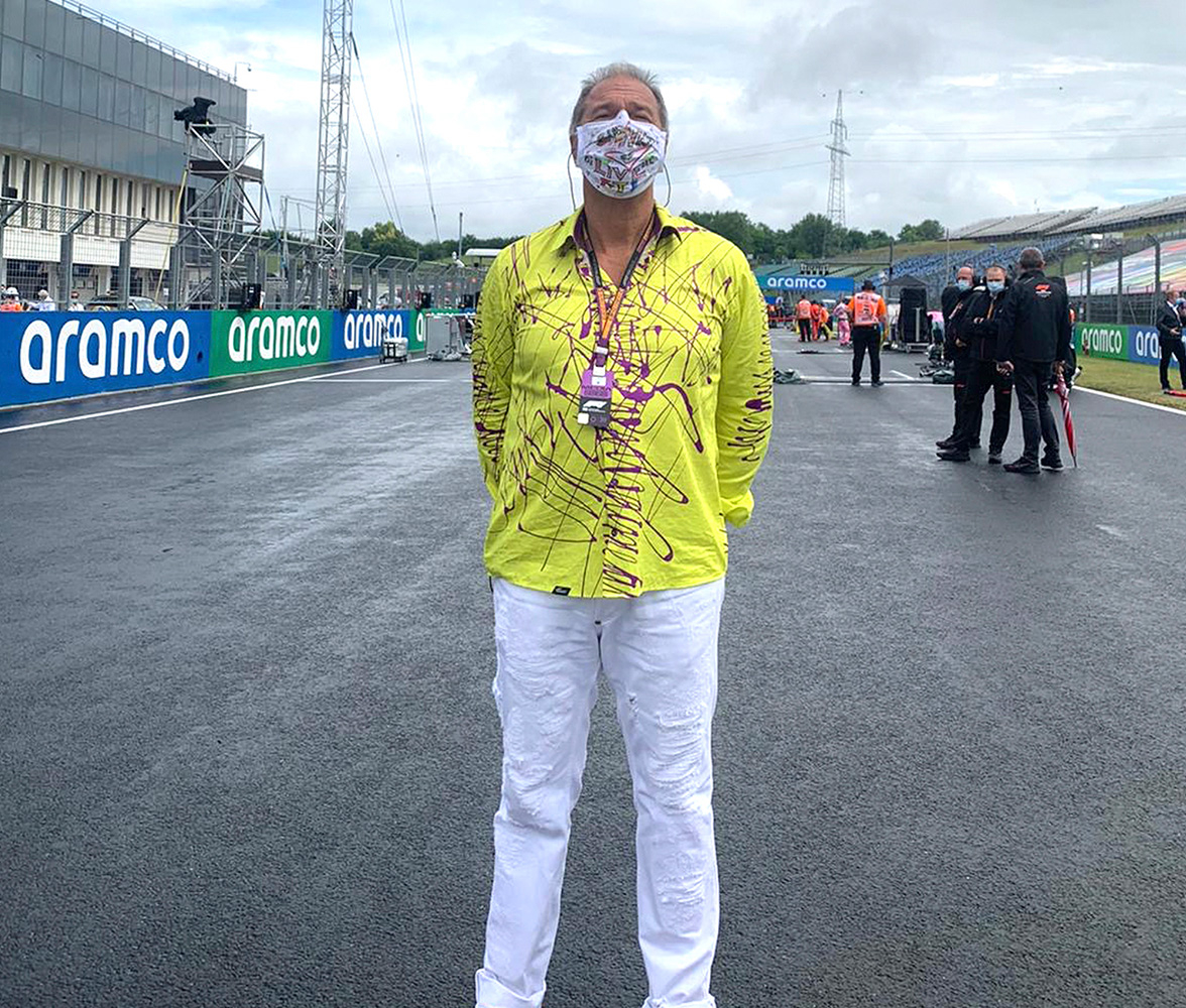 Kai Ebel lleva la camisa DENADA YELLOW de GERMENS