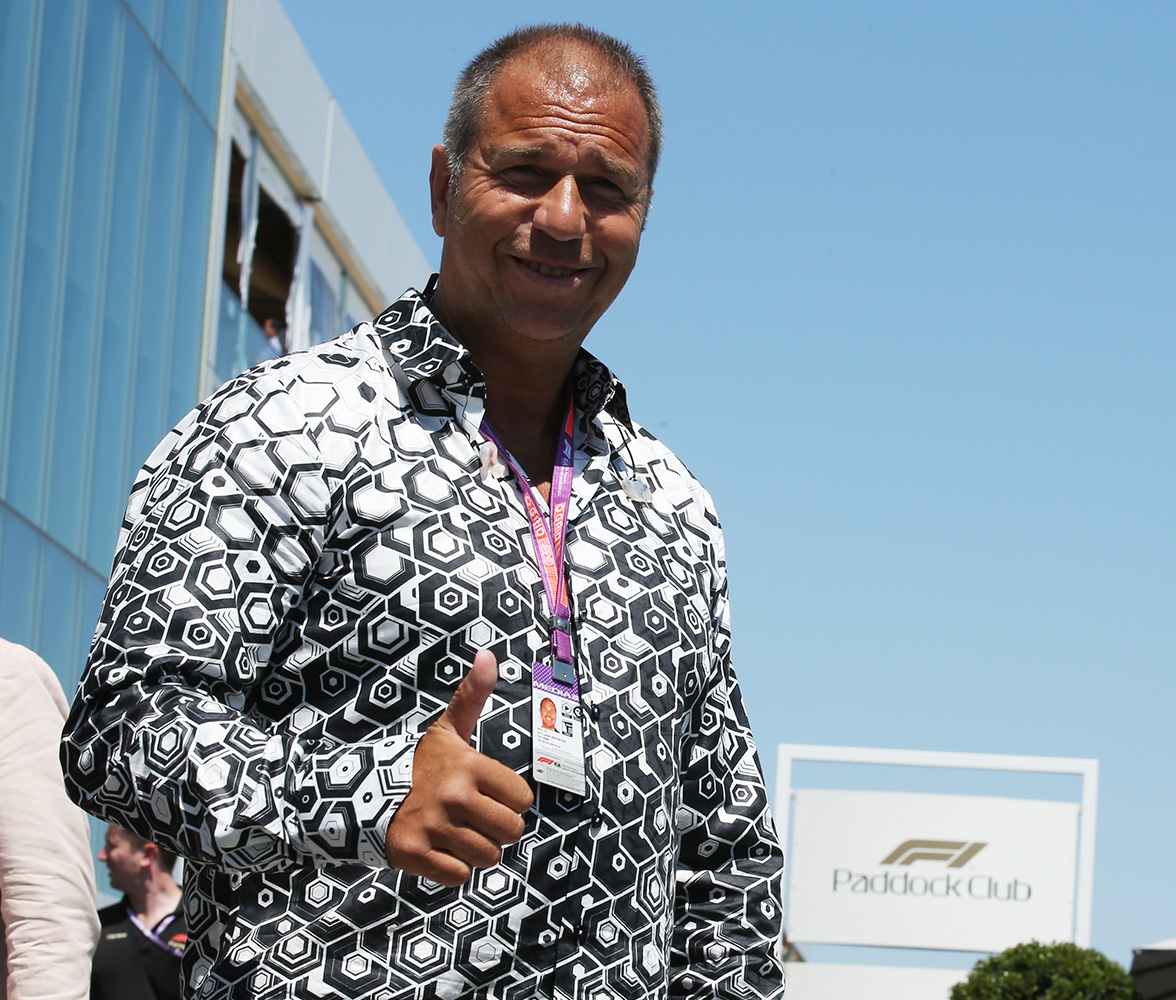 Kai Ebel lleva la camisa HEXAGON ONYX de GERMENS