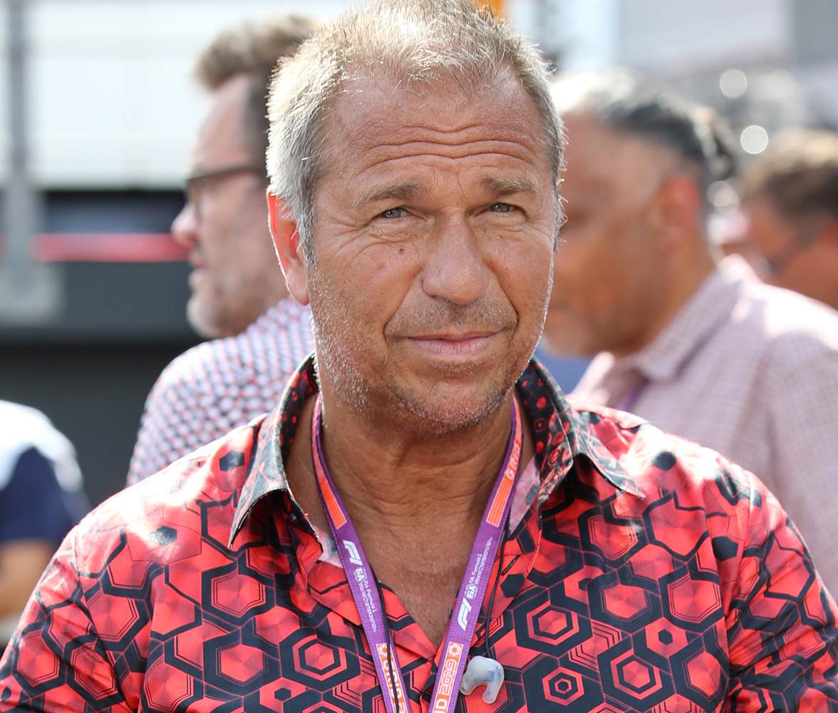 Kai Ebel lleva la camisa HEXAGON ZINNOBER de GERMENS