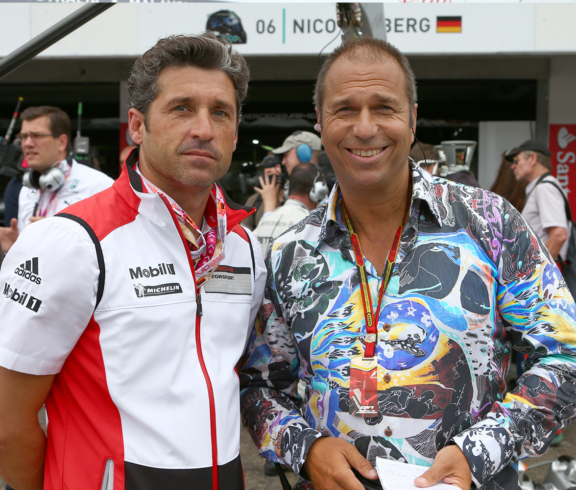 Kai Ebel luce la camiseta NIGHTMAN de GERMENS en la Fórmula 1 de Hockenheim 2014. Aquí, en una entrevista con el actor y ex piloto de carreras Patrick Dempsey.