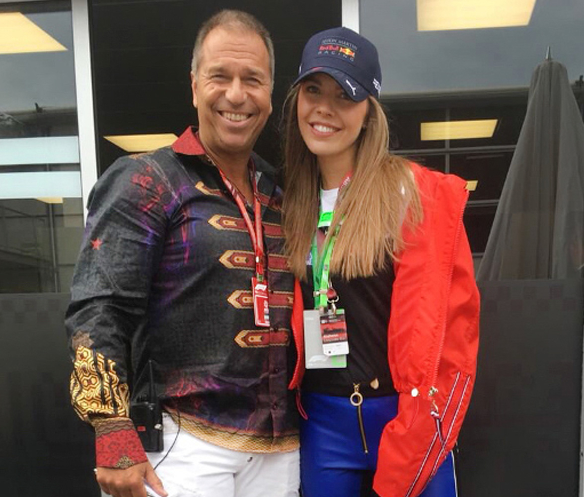 Kai Ebel lleva una camisa de GERMENS modelo RUSSIAN CIRCUS