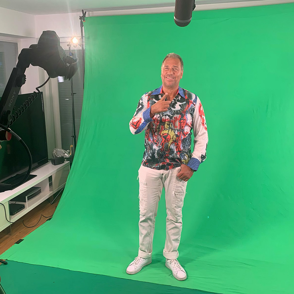 Kai Ebel lleva una camisa AIFAM de GERMENS