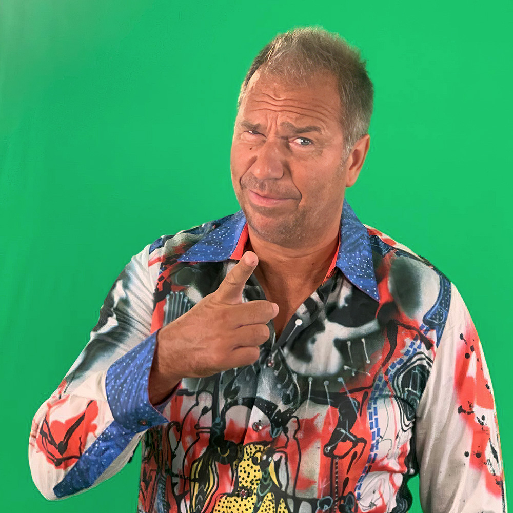 Kai Ebel lleva una camisa AIFAM de GERMENS