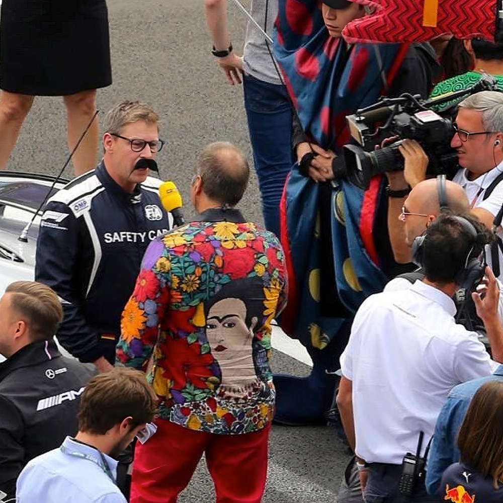 Kai Ebel lleva la camisa BLUMEN MEXICOS de GERMENS