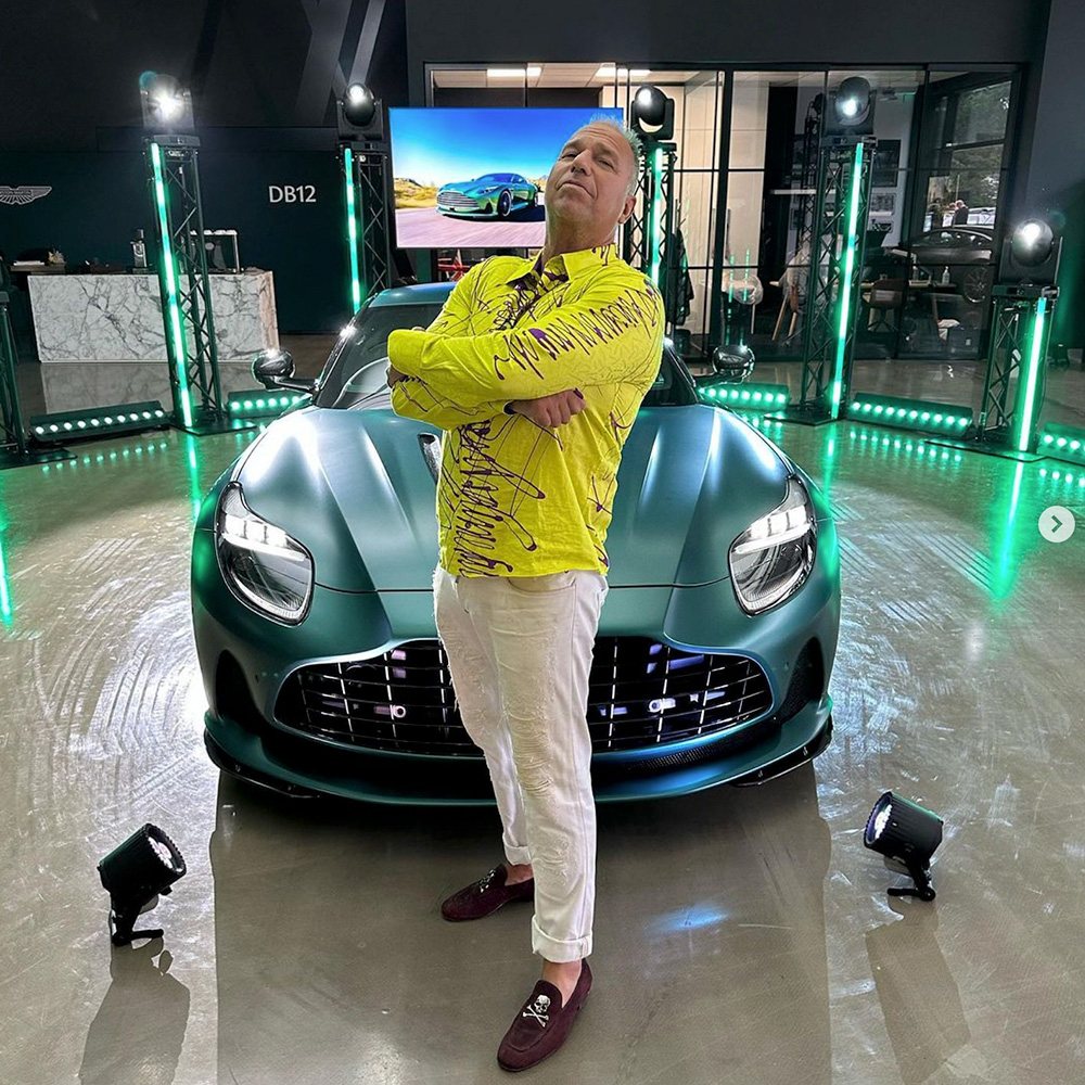 Kai Ebel lleva la camisa DENADA YELLOW de GERMENS