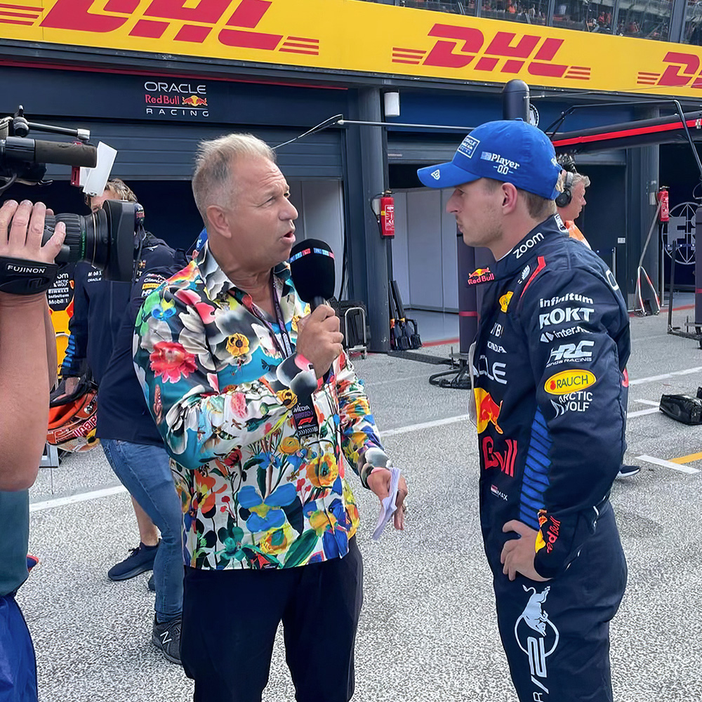 Kai Ebel lleva la camisa FLOWERDREAMS de GERMENS