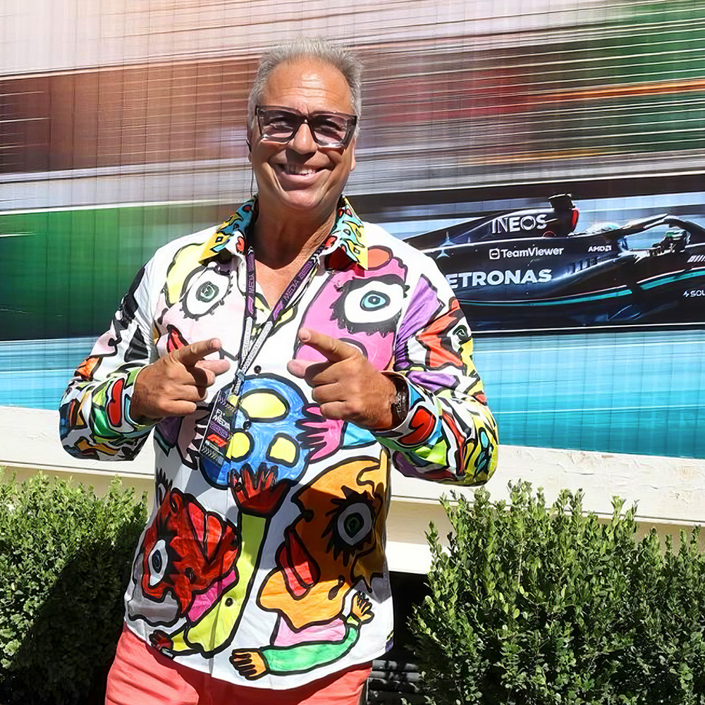 Kai Ebel lleva la camisa «LIEBE» de GERMENS
