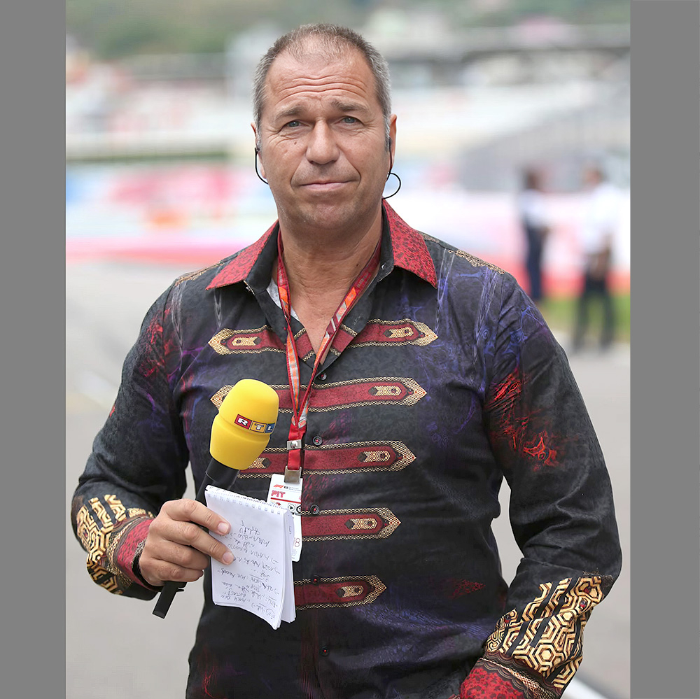Kai Ebel lleva una camisa de GERMENS modelo RUSSIAN CIRCUS