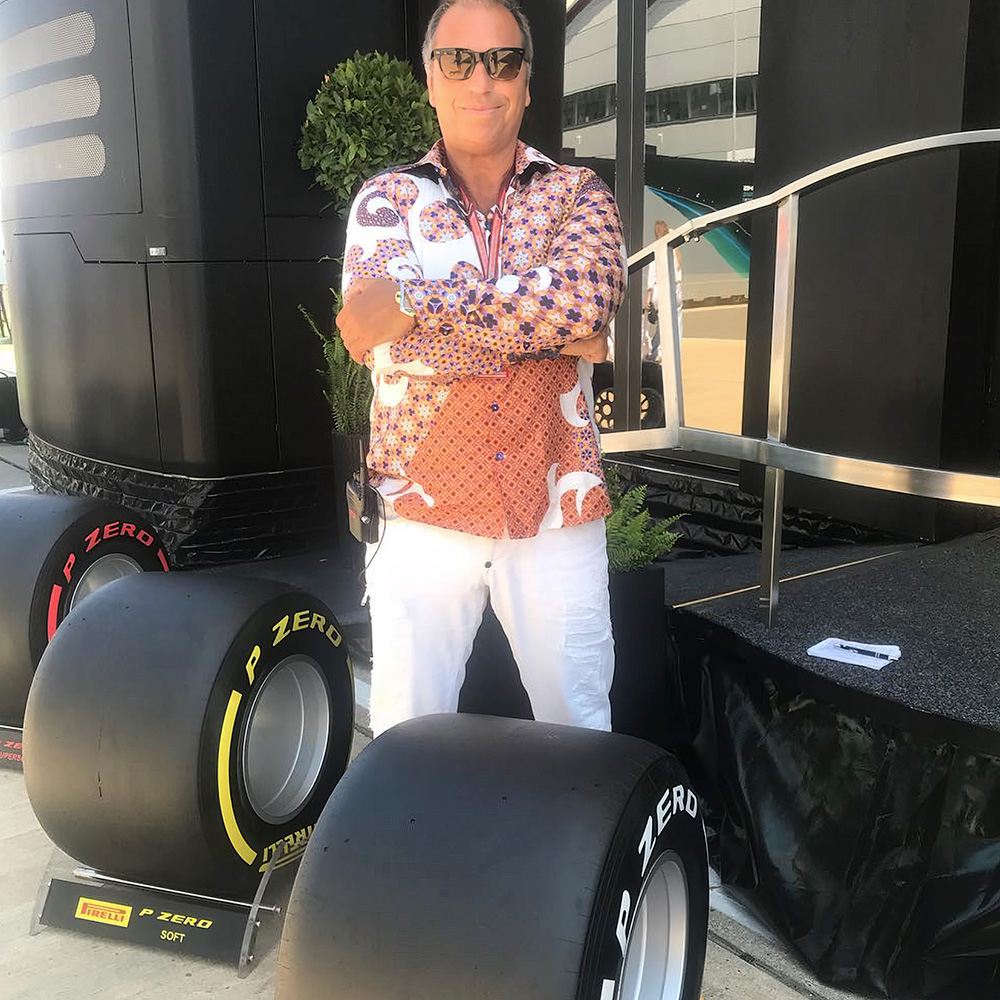Kai Ebel lleva la camisa SOL ORIENS de GERMENS