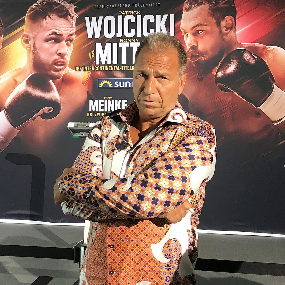 Kai Ebel lleva la camisa SOL ORIENS de GERMENS