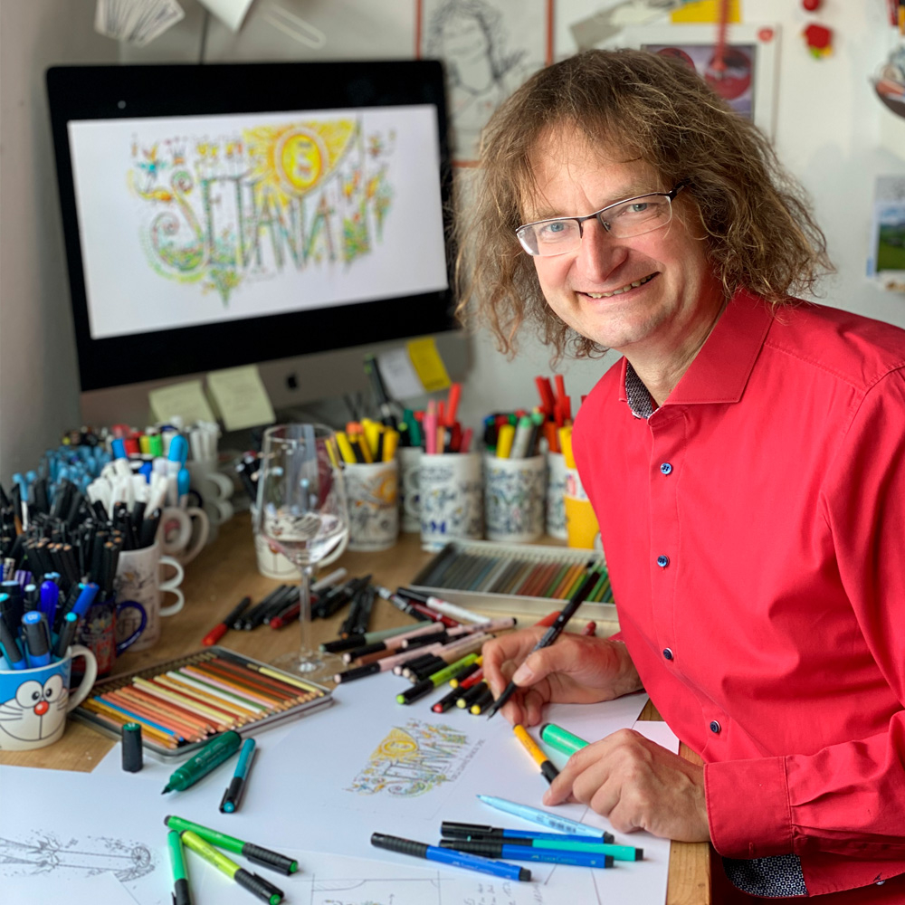 El artista Kay Leo Leonhardt pinta la camiseta «SCHRÄGE VÖGEL»