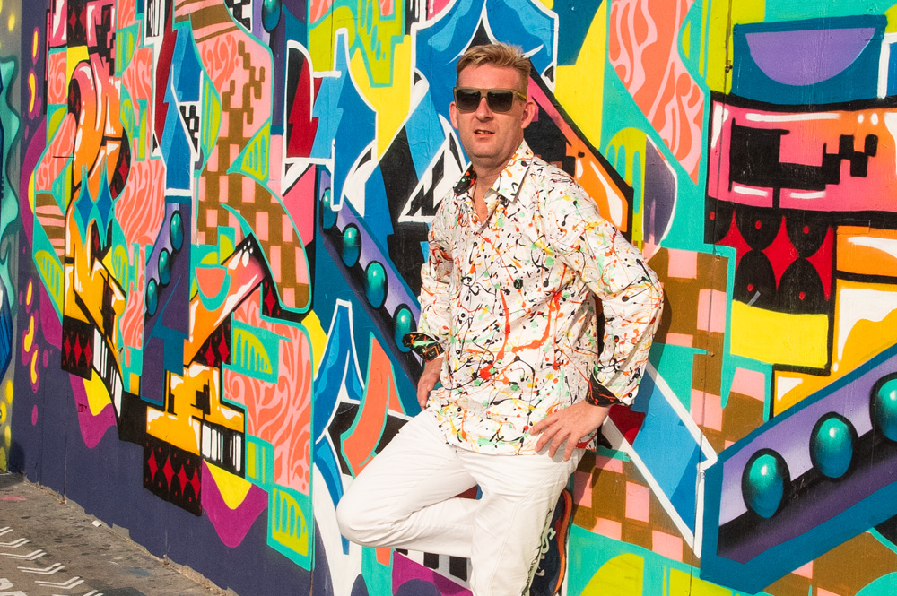 René König en Wynwood, Miami, con la camiseta de FRISKY