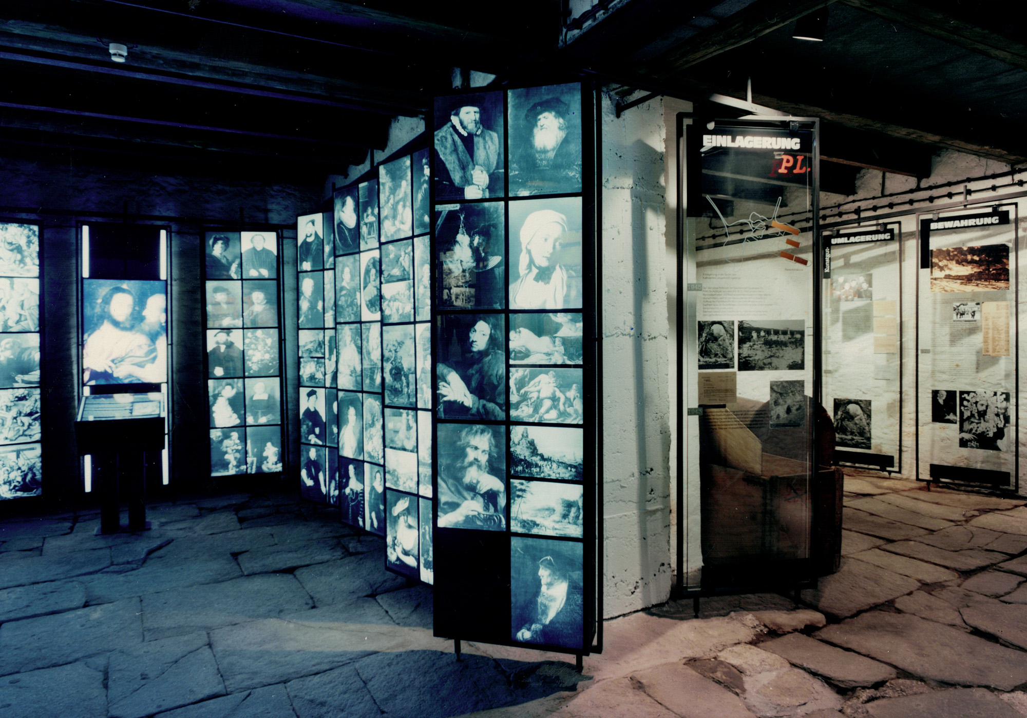 Exposición sobre el almacenamiento de pinturas por parte de los nazis durante la Segunda Guerra Mundial en el Museo Kalkwerk de Lengefeld, en los Montes Metálicos