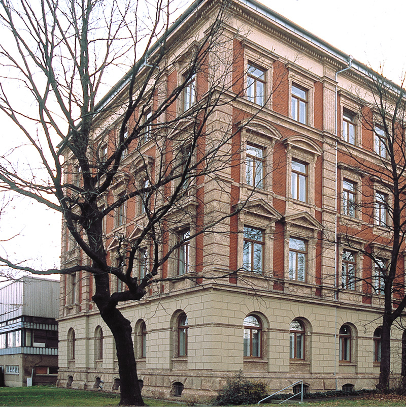 Gebäude mit Fassadenelementen aus dem Chemnitzer Porphyr © Museum für Naturkunde Chemnitz