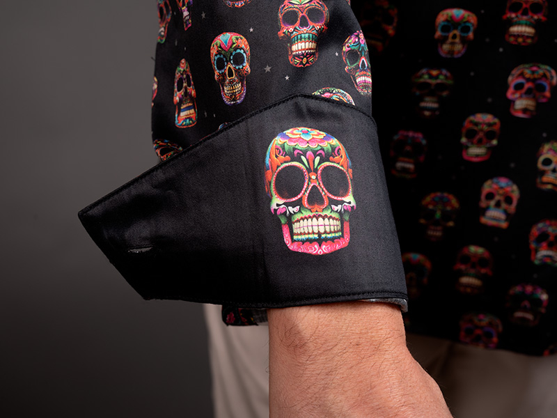 Camisa negra de hombre con calaveras mexicanas - MUERTE BRILLANTE de GERMENS artfashion - 100 % algodón - Fabricada en Alemania
