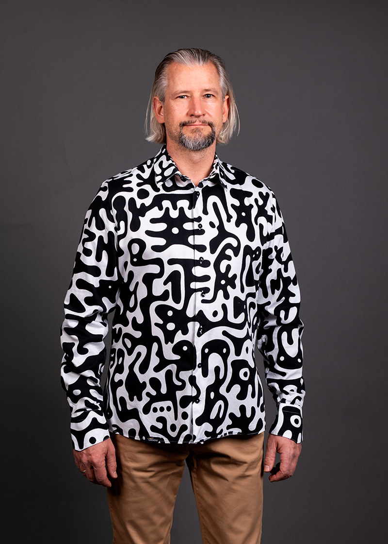 Camisa blanca y negra para hombre JUPPI de GERMENS artfashion - 100 % algodón - Fabricada en Alemania