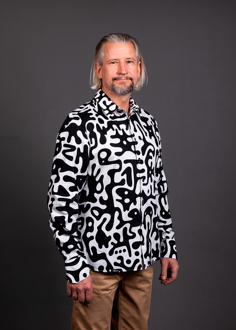 Camisa blanca y negra para hombre JUPPI de GERMENS artfashion - 100 % algodón - Fabricada en Alemania