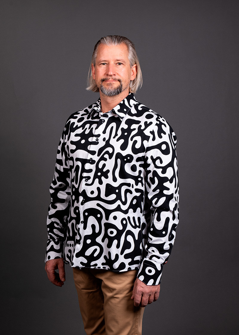 Camisa blanca y negra para hombre JUPPI de GERMENS artfashion - 100 % algodón - Fabricada en Alemania