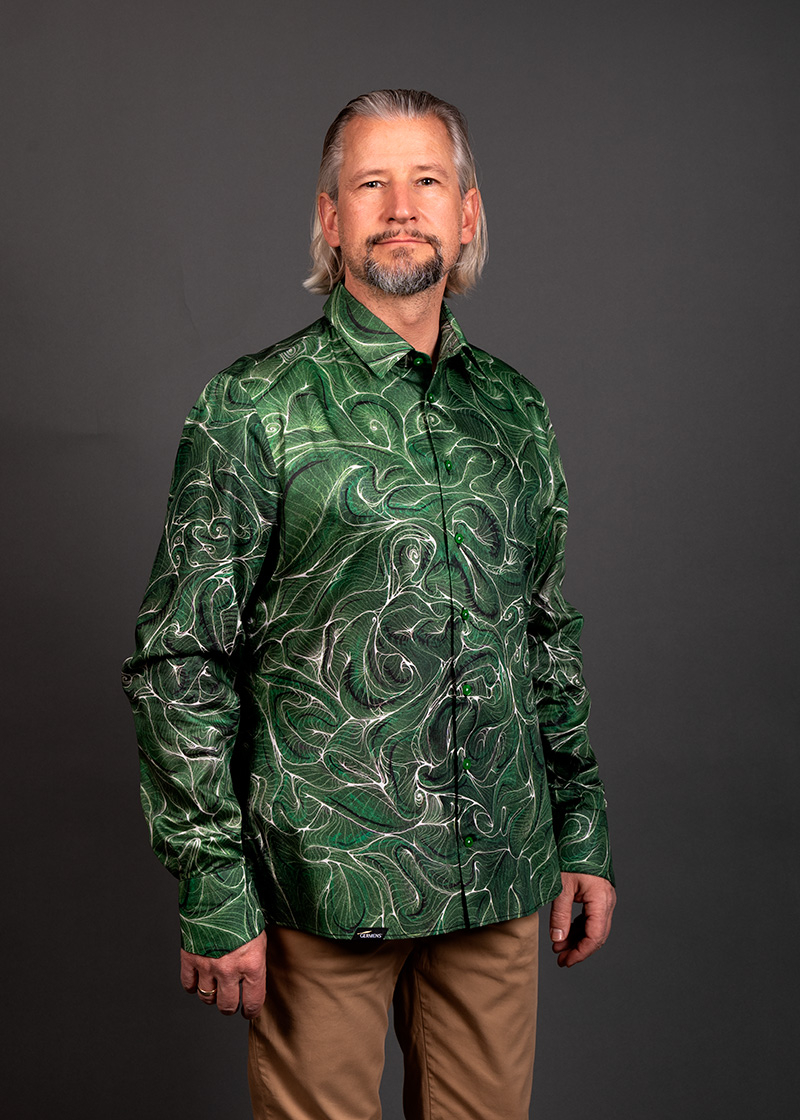 Camisa verde para hombre CONCHIFERA FOREST de GERMENS artfashion - 100 % algodón - Fabricada en Alemania