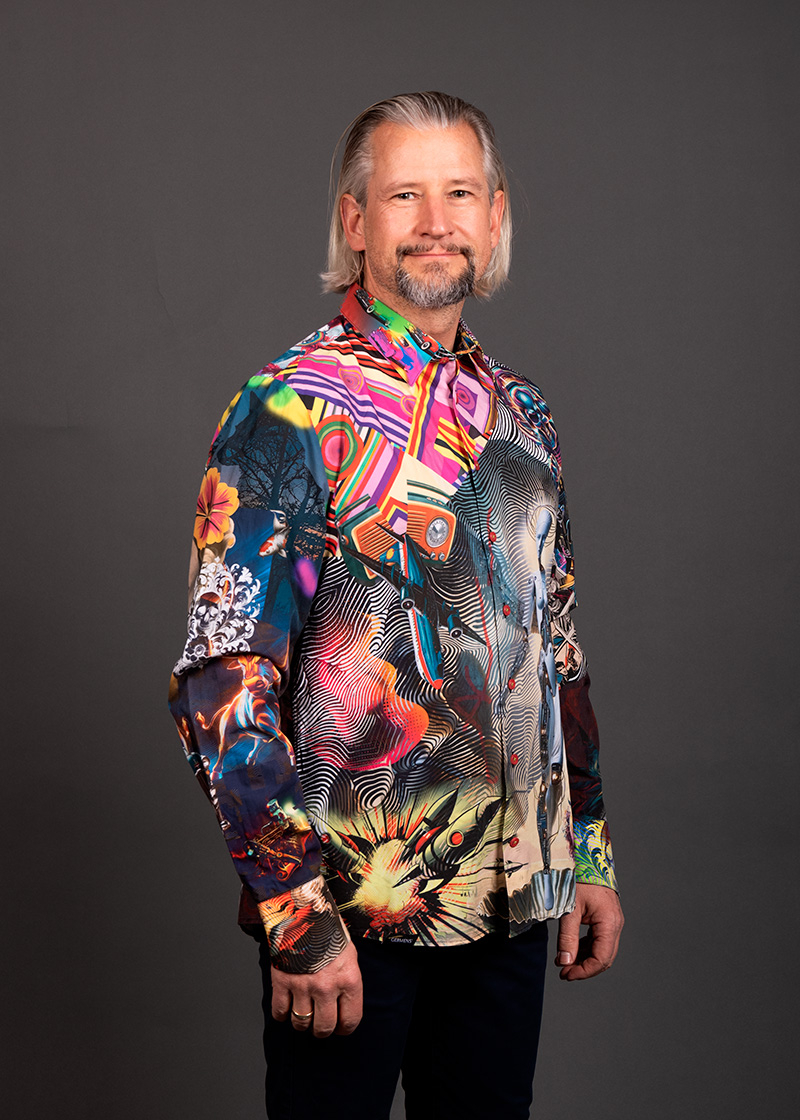 Camisa informal de colores CYBER ODYSSEY de GERMENS artfashion - 100 % algodón - Fabricada en Alemania