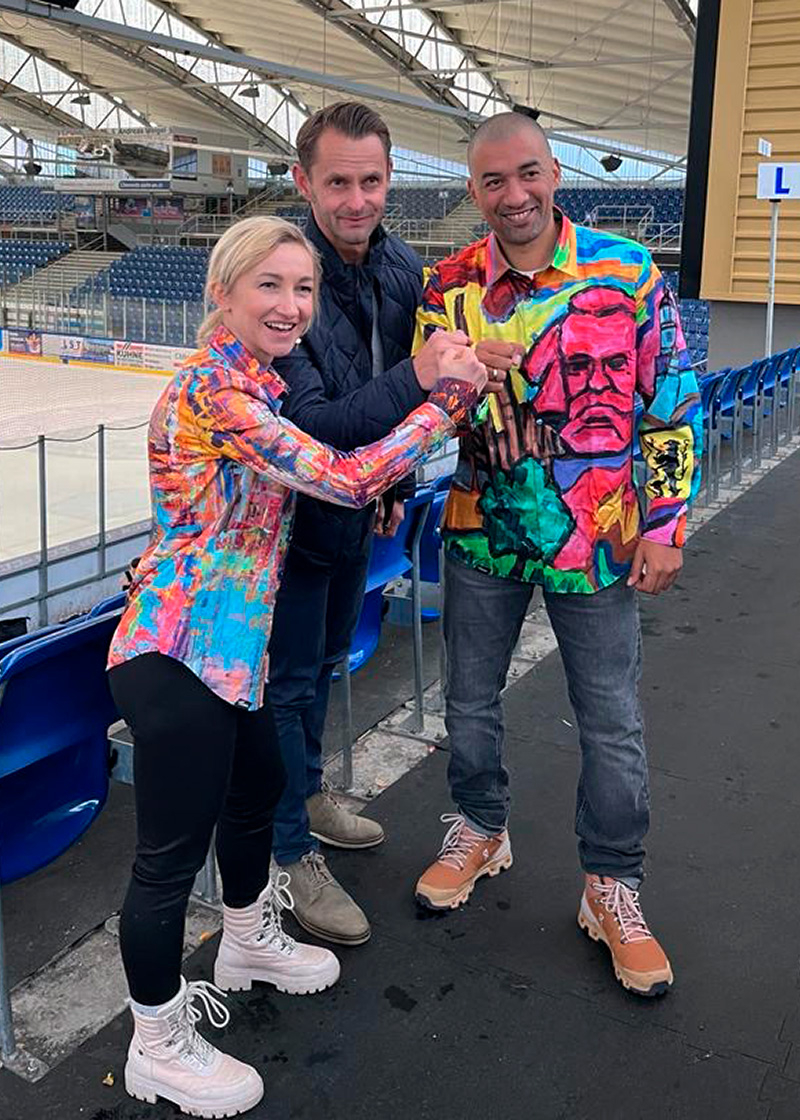 Los campeones mundiales de patinaje artístico Aljona Savchenko y Robin Szolkowy: Robin lleva la camiseta de GERMENS «WELCOME CHEMNITZ 2025»