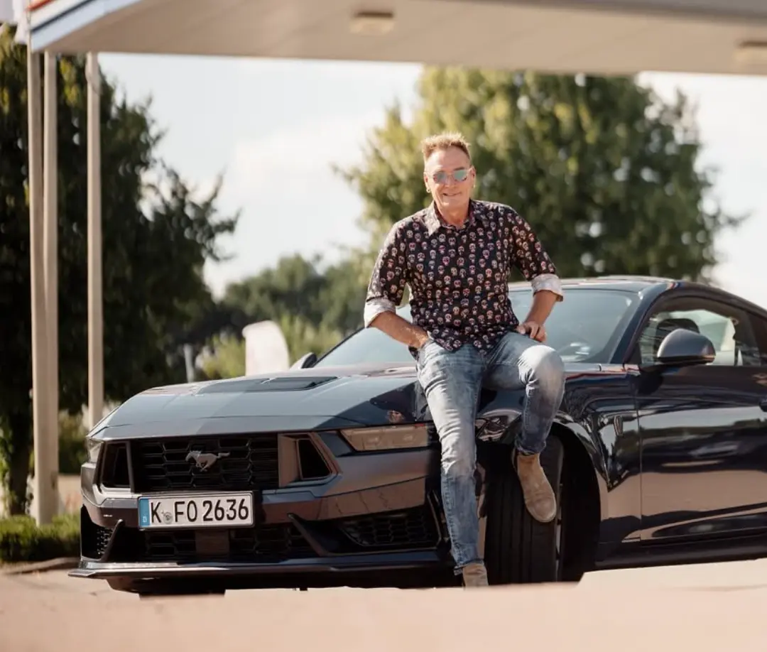 Eddie Mielke con la camiseta de GERMENS «MUERTE BRILLANTE»