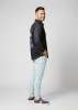 Descubre las camisas de colores para hombre de WELTENENGEL: 100 % algodón