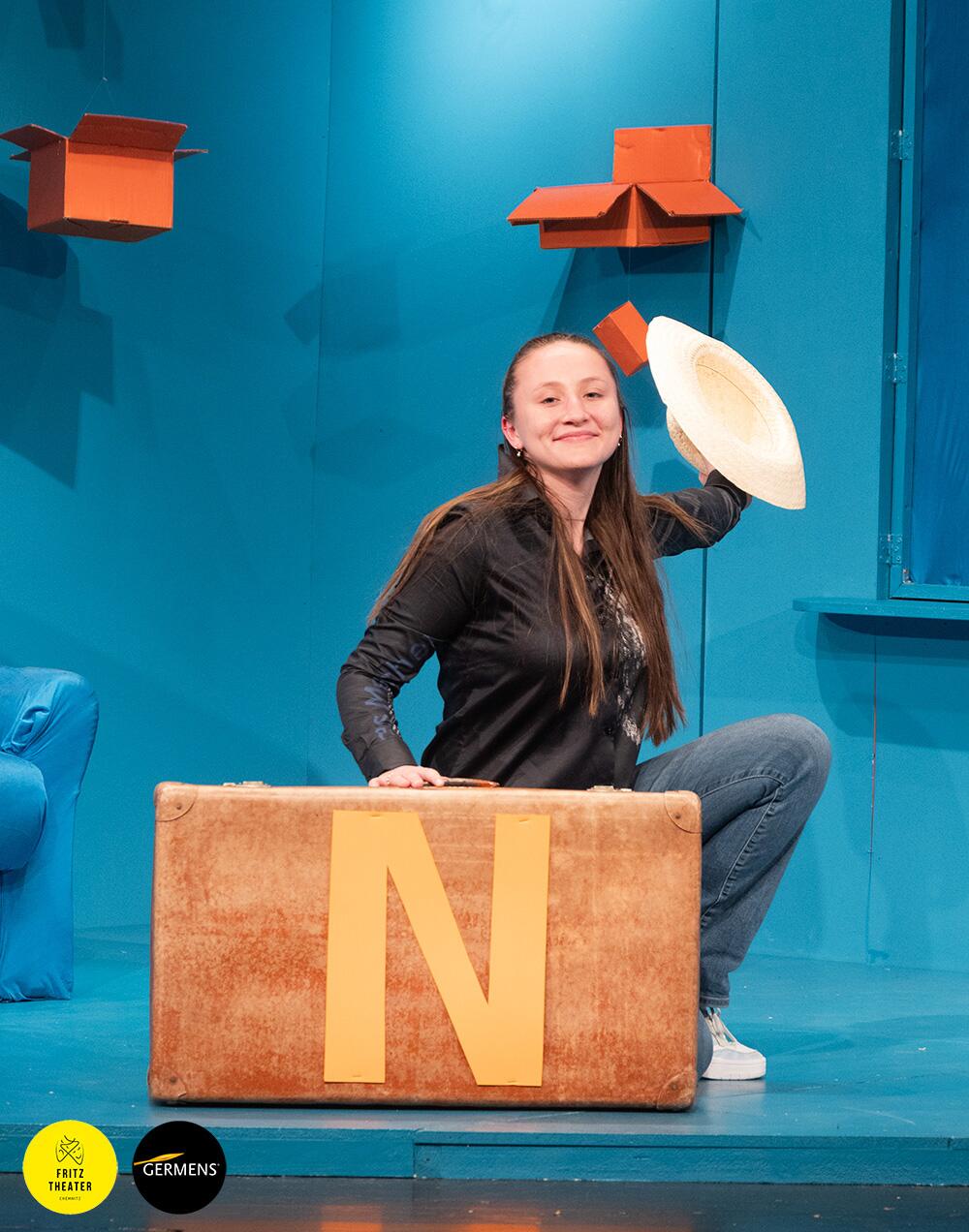 Das N in Chemnitz 2025 - Fritz Theater und GERMENS artfashion - Bluse Typewriter Karl Marx schwarz