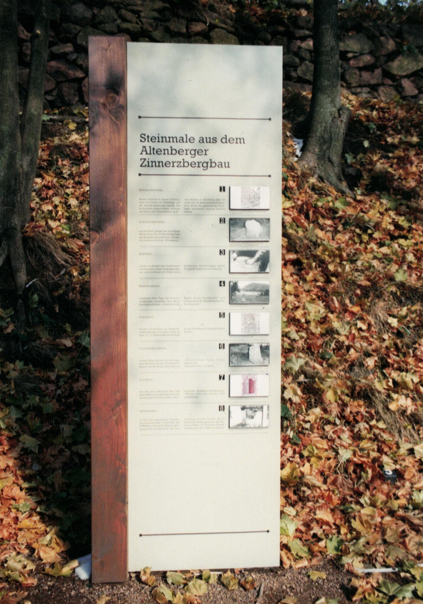 Schautafeln im Außengelände des Bergbaumuseums in Altenberg/Erzgebirge