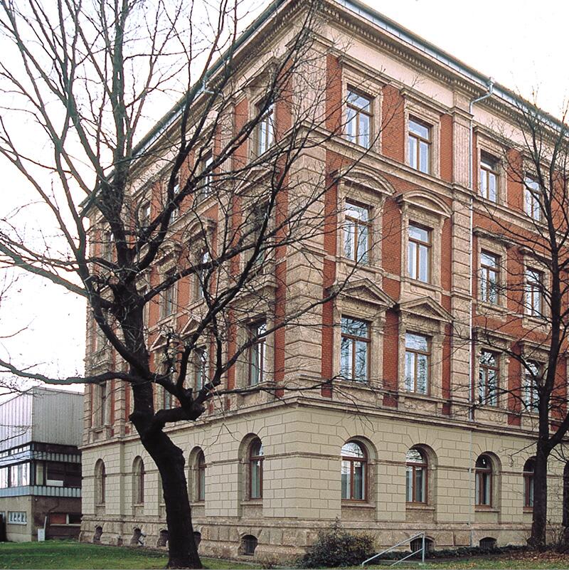 Gebäude mit Fassadenelementen aus dem Chemnitzer Porphyr © Museum für Naturkunde Chemnitz