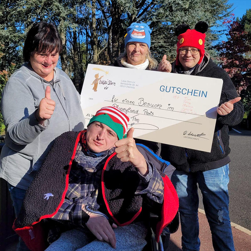 Lukas Stern e.V. besucht mit Tim das Disneyland Paris