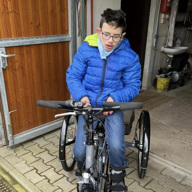 Lukas Stern e.V. hilft mit einem behindertengerechtes Fahrzeug für Carlo